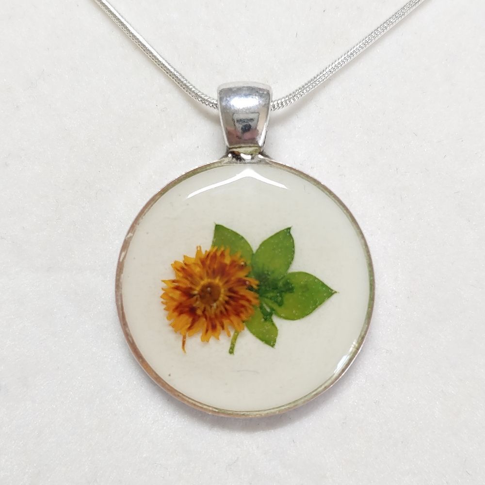 Necklace Round w/ Orange Dried Flower - Picture 2 of 3